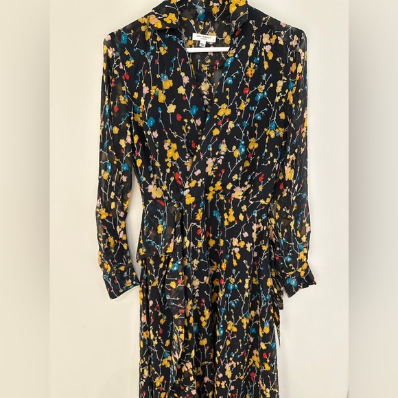 Great dress. Long sleeve. Light and easy dress. Worn once. - Picture 2 of 2